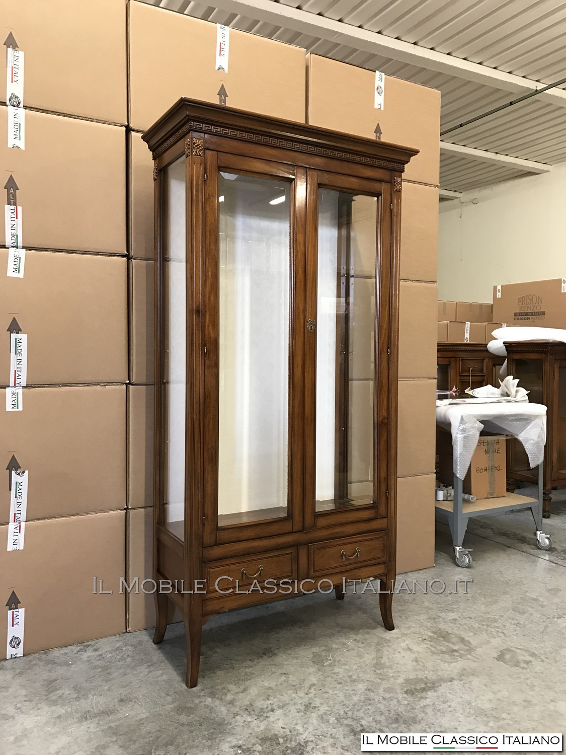 vetrina personalizzata in legno massello